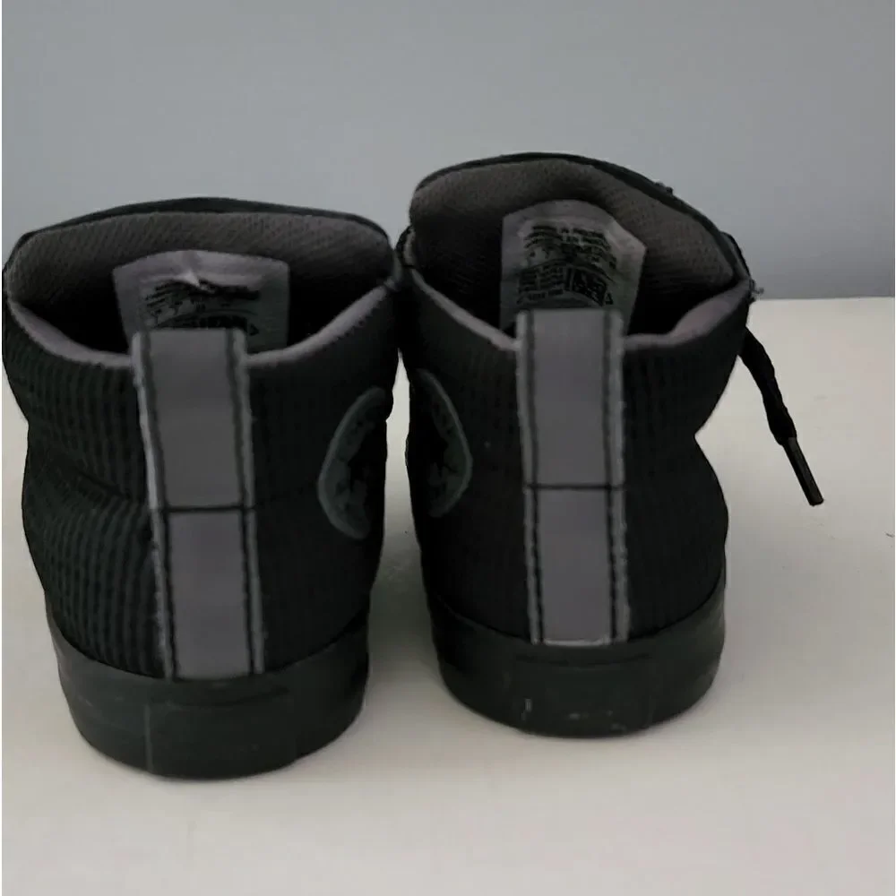 Converse Chuck Taylor athletic shoes kids size 7
